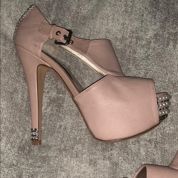 Customize Heels - Picture 3 of 6